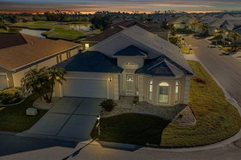 Villa ou maison à vendre à Port Charlotte, Floride: 2 chambres, 177.54 m2 № 990722 - photo 1
