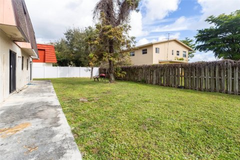 Commercial property in Lauderhill, Florida 279.91 sq.m. № 1011617 - photo 28