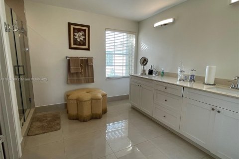 House in Miramar, Florida 5 bedrooms, 244.98 sq.m. № 1383060 - photo 11