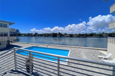 Copropriété à vendre à Miami Beach, Floride: 2337.7 m2 № 1345703 - photo 18