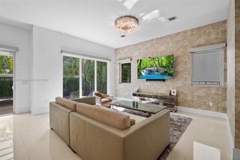 Casa en venta en Sunny Isles Beach, Florida, 5 dormitorios, 293.2 m2 № 1321114 - foto 17