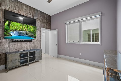 Casa en venta en Sunny Isles Beach, Florida, 5 dormitorios, 293.2 m2 № 1321114 - foto 25