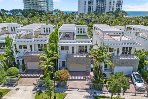 Villa ou maison à vendre à Sunny Isles Beach, Floride: 5 chambres, 293.2 m2 № 1321114 - photo 1