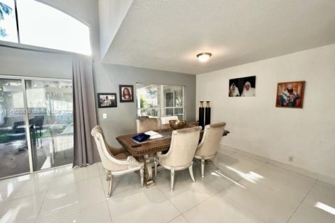 Villa ou maison à vendre à Hollywood, Floride: 4 chambres, 199.74 m2 № 873307 - photo 17