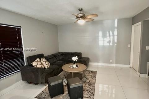 House in Hollywood, Florida 4 bedrooms, 199.74 sq.m. № 873307 - photo 19