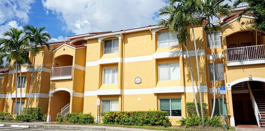 Condominio en Oakland Park, Florida, 2 dormitorios  № 1329302