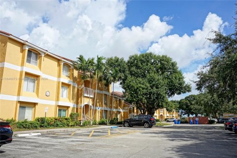 Condo in Oakland Park, Florida, 2 bedrooms  № 1329302 - photo 2