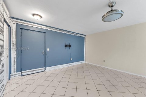 Condominio en venta en Lauderhill, Florida, 1 dormitorio, 70.14 m2 № 1329299 - foto 17