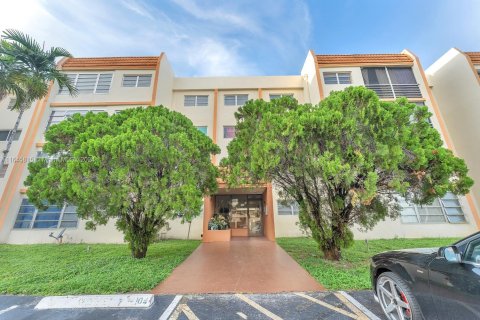 Condominio en venta en Lauderhill, Florida, 1 dormitorio, 70.14 m2 № 1329299 - foto 1