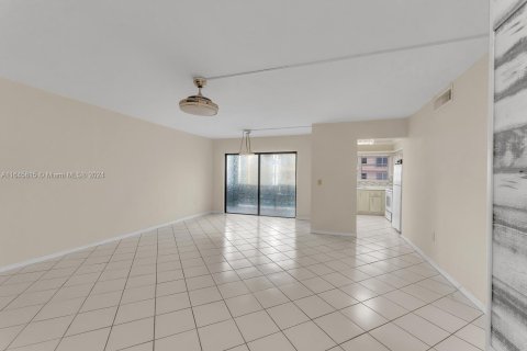 Condo in Lauderhill, Florida, 1 bedroom  № 1329299 - photo 15