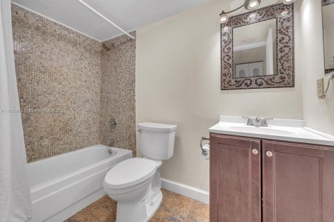 Copropriété à vendre à Lauderhill, Floride: 1 chambre, 70.14 m2 № 1329299 - photo 12