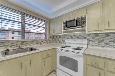 Condominio en venta en Lauderhill, Florida, 1 dormitorio, 70.14 m2 № 1329299 - foto 7