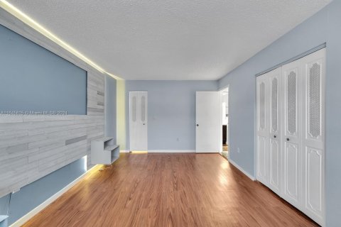 Copropriété à vendre à Lauderhill, Floride: 1 chambre, 70.14 m2 № 1329299 - photo 3