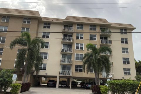 Condominio en venta en Fort Lauderdale, Florida, 1 dormitorio, 72.46 m2 № 1328979 - foto 3