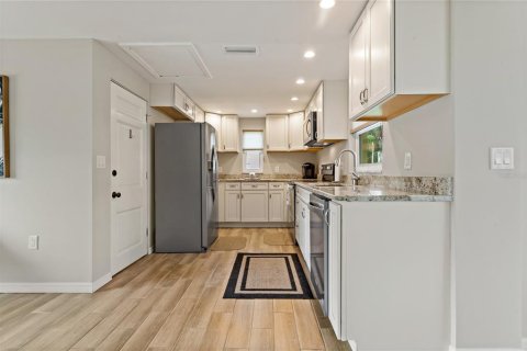 Villa ou maison à louer à Sarasota, Floride: 3 chambres, 141.58 m2 № 426613 - photo 9