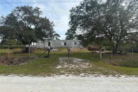 House in Clewiston, Florida 3 bedrooms № 866404 - photo 1