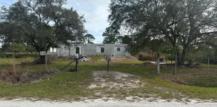 House in Clewiston, Florida 3 bedrooms № 866404