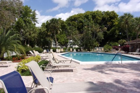 Condo in Pompano Beach, Florida, 1 bedroom  № 968041 - photo 15