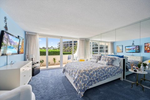 Condo in Palm Beach, Florida, 2 bedrooms  № 1127798 - photo 16