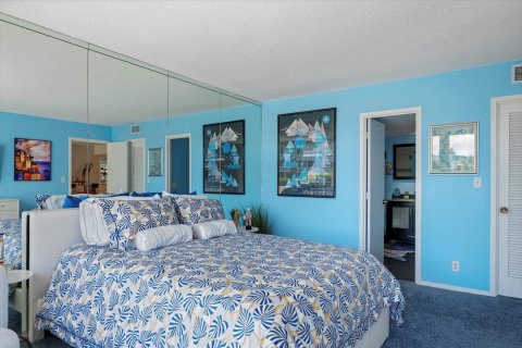 Condo in Palm Beach, Florida, 2 bedrooms  № 1127798 - photo 15