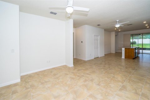 House in Land O' Lakes, Florida 2 bedrooms, 147.34 sq.m. № 1341795 - photo 10