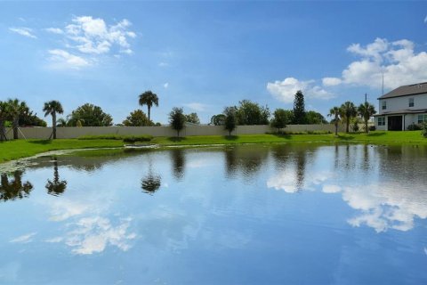 Townhouse in Saint Petersburg, Florida 3 bedrooms, 176.05 sq.m. № 1341796 - photo 2