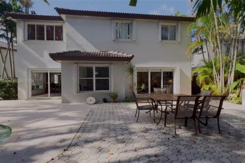 Villa ou maison à vendre à Miami, Floride: 4 chambres, 252.32 m2 № 1345305 - photo 2