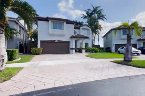 Casa en venta en Miami, Florida, 4 dormitorios, 252.32 m2 № 1345305 - foto 1