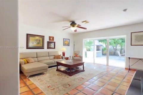 Casa en venta en Miami, Florida, 4 dormitorios, 252.32 m2 № 1345305 - foto 10