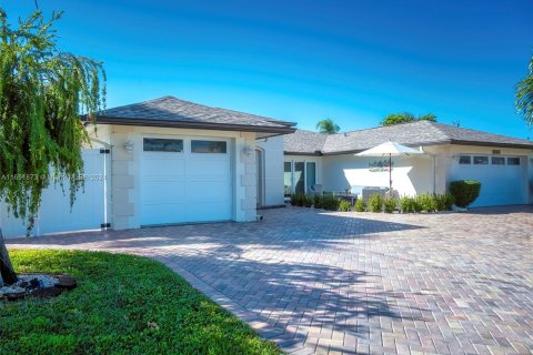 Villa ou maison à vendre à Cape Coral, Floride: 4 chambres № 1345203 - photo 6