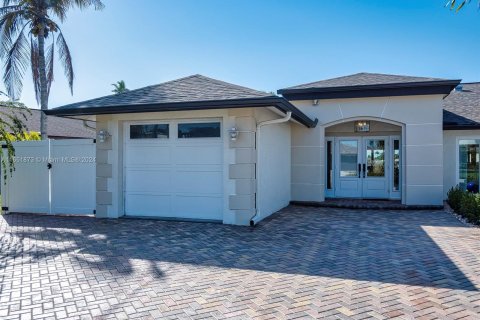 Villa ou maison à vendre à Cape Coral, Floride: 4 chambres № 1345203 - photo 5