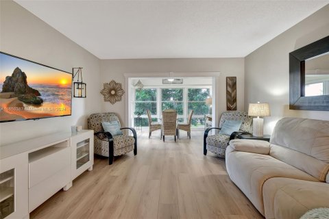 Condo in Lauderdale Lakes, Florida, 2 bedrooms  № 1345256 - photo 6