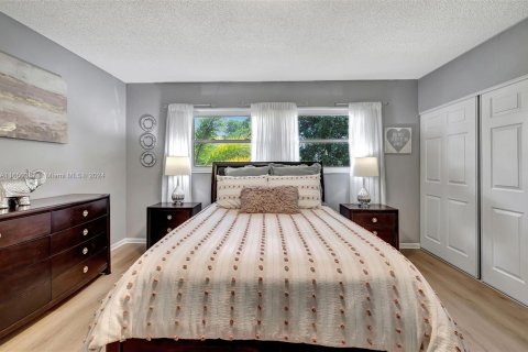 Condo in Lauderdale Lakes, Florida, 2 bedrooms  № 1345256 - photo 14