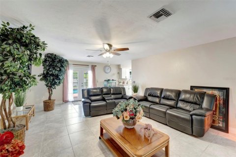 House in North Port, Florida 3 bedrooms, 140.75 sq.m. № 1338441 - photo 7