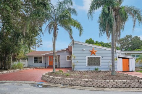 Villa ou maison à vendre à Largo, Floride: 4 chambres, 193.24 m2 № 1350483 - photo 1