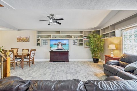 Villa ou maison à vendre à Largo, Floride: 4 chambres, 193.24 m2 № 1350483 - photo 25