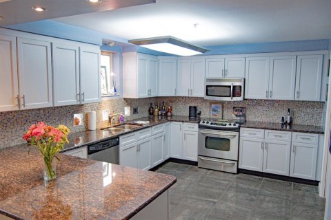 Townhouse in Tampa, Florida 3 bedrooms, 215.53 sq.m. № 799948 - photo 30