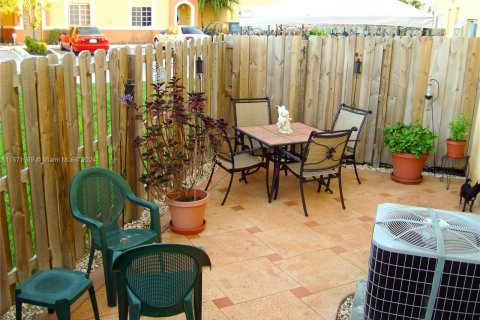Townhouse in Hialeah, Florida 3 bedrooms, 141.12 sq.m. № 1128219 - photo 19