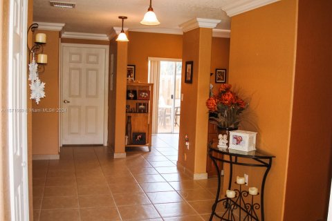 Townhouse in Hialeah, Florida 3 bedrooms, 141.12 sq.m. № 1128219 - photo 2