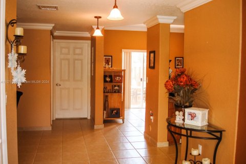 Townhouse in Hialeah, Florida 3 bedrooms, 141.12 sq.m. № 1128219 - photo 3