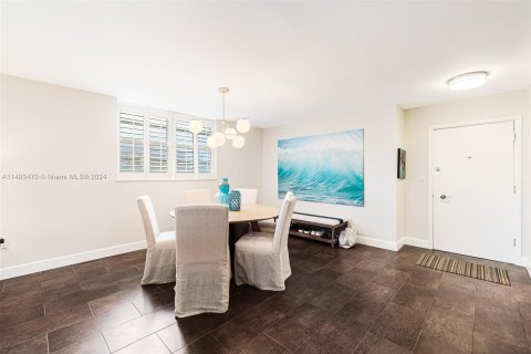 Condo in Hollywood, Florida, 2 bedrooms  № 1092453 - photo 8