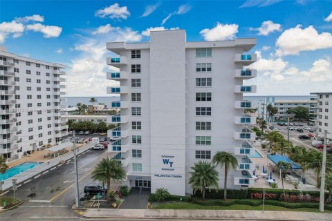 Copropriété à vendre à Hollywood, Floride: 2 chambres, 133.78 m2 № 1092453 - photo 2