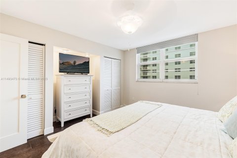 Condo in Hollywood, Florida, 2 bedrooms  № 1092453 - photo 22