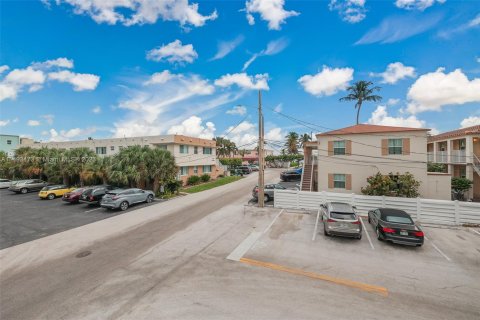 Condo in Hollywood, Florida, 2 bedrooms  № 1092453 - photo 28