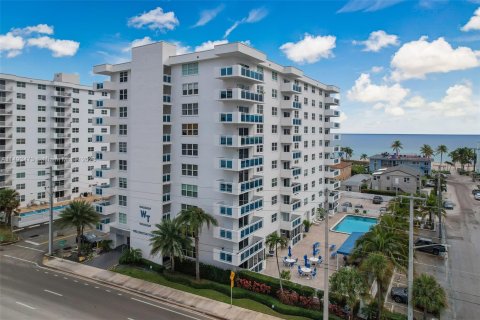 Copropriété à vendre à Hollywood, Floride: 2 chambres, 133.78 m2 № 1092453 - photo 1