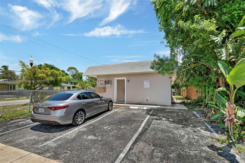 Immobilier commercial à vendre à Fort Lauderdale, Floride № 965722 - photo 6