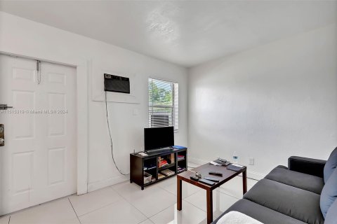 Immobilier commercial à vendre à Fort Lauderdale, Floride № 965722 - photo 12