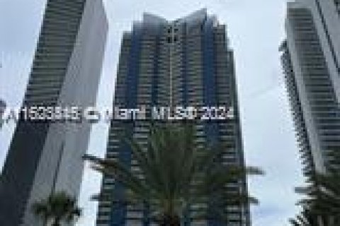 Condo in Sunny Isles Beach, Florida, 3 bedrooms  № 1289097 - photo 1