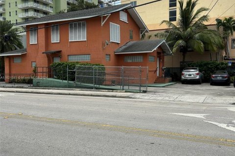 Propiedad comercial en venta en Miami, Florida № 1289095 - foto 1