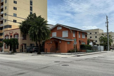 Propiedad comercial en venta en Miami, Florida № 1289095 - foto 3